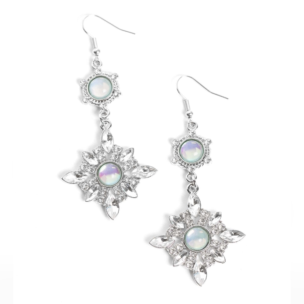 Summer DAZE Green Earrings. Fashion Fix Item No Longer Available